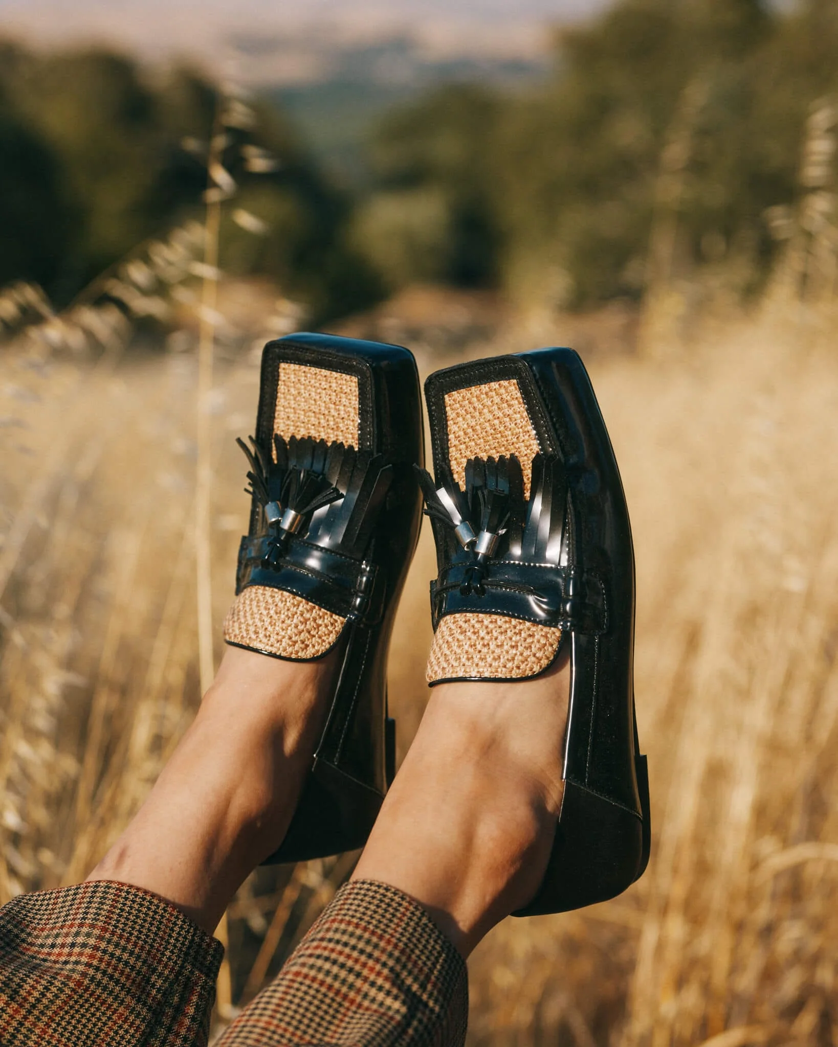 Simone Black/Tan Leather Raffia Tassel Loafers - Image 5